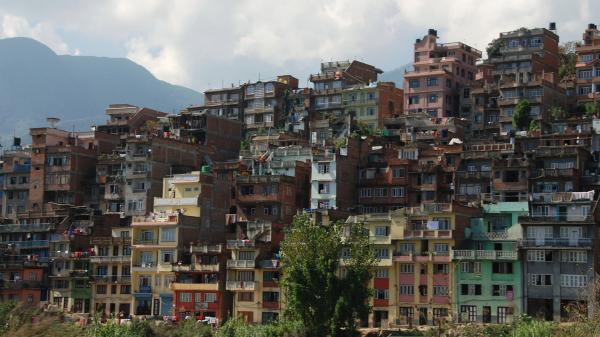Vorort Kathmandu - Nepal:  Verdichtetes Bauen